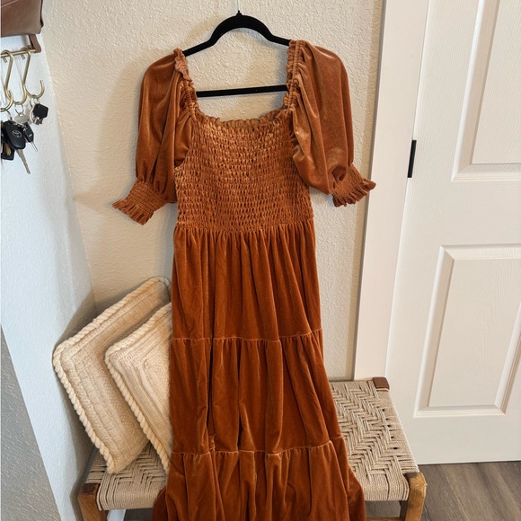 R. Vivimos Dresses & Skirts - Elegant Velvet Smocked Midi Dress